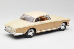 BMW 503 Bež Revell 1:18 8832 Kovina – slika 3 od 8