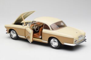 BMW 503 Bež Revell 1:18 8832 Kovina – slika 5 od 8