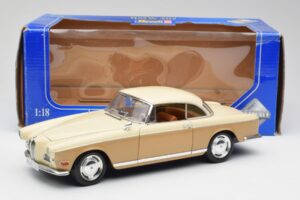 BMW 503 Bež Revell 1:18 8832 Kovina – slika 8 od 8