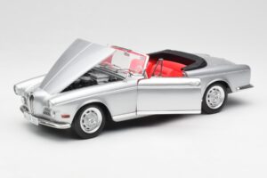 BMW 503 Srebrn Revell 1:18 18787 Kovina – slika 2 od 8