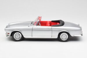 BMW 503 Srebrn Revell 1:18 18787 Kovina – slika 4 od 8