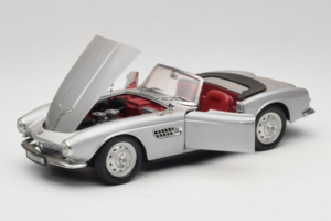BMW 507 Kabriolet Srebrn Revell 1:18 8829 Kovina – slika 2 od 8