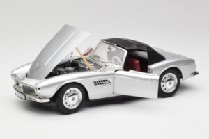 BMW 507 Srebrna Revell 1:18 9034 Kovina – slika 2 od 8