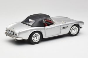 BMW 507 Srebrna Revell 1:18 9034 Kovina – slika 3 od 8
