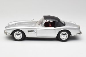 BMW 507 Srebrna Revell 1:18 9034 Kovina – slika 4 od 8