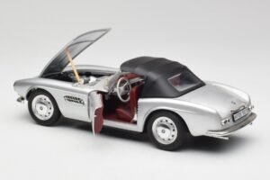 BMW 507 Srebrna Revell 1:18 9034 Kovina – slika 5 od 8