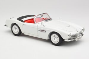 BMW 507 Touring Sport Feather White Revell 1:18 8810 Kovina – slika 6 od 8