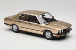 BMW 520i E28 Gold Metallic IXO 1:18 18CMC184 Kovina – slika 4 od 6
