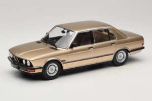 BMW 520i E28 Gold Metallic IXO 1:18 18CMC184 Kovina