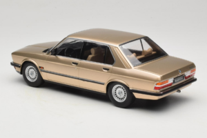BMW 520i E28 Gold Metallic IXO 1:18 18CMC184 Kovina – slika 5 od 6