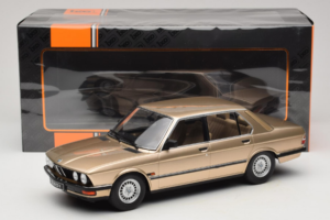 BMW 520i E28 Gold Metallic IXO 1:18 18CMC184 Kovina – slika 6 od 6