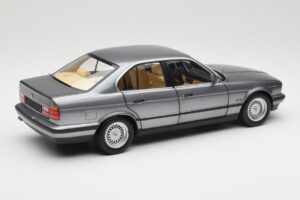 BMW 535i E34 Siva Metallic Minichamps 1:18 100024008 Kovina – slika 3 od 8