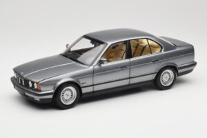 BMW 535i E34 Siva Metallic Minichamps 1:18 100024008 Kovina