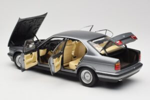 BMW 535i E34 Siva Metallic Minichamps 1:18 100024008 Kovina – slika 5 od 8