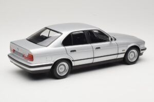 BMW 535i E34 Srebrna Minichamps 1:18 100024005 Kovina – slika 3 od 8