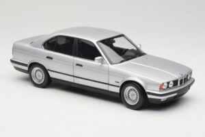 BMW 535i E34 Srebrna Minichamps 1:18 100024005 Kovina – slika 6 od 8