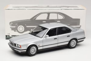 BMW 535i E34 Srebrna Minichamps 1:18 100024005 Kovina – slika 8 od 8