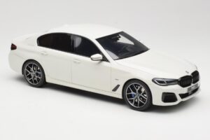 BMW 545e xDrive M-Sport G30 Bel GT Spirit 1:18 GT496 Smola – slika 4 od 6