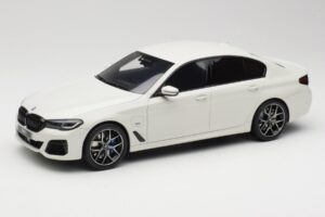 BMW 545e xDrive M-Sport G30 Bel GT Spirit 1:18 GT496 Smola