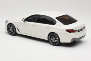 BMW 545e xDrive M-Sport G30 Bel GT Spirit 1:18 GT496 Smola – slika 5 od 6