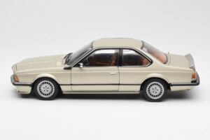 BMW 635 CSi E24 Bronzit Beige Metallic AUTOart 1:18 70523 Kovina – slika 4 od 8