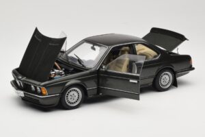 BMW 635 CSi E24 Malachit Green Metallic AUTOart 1:18 70522 Kovina – slika 2 od 8