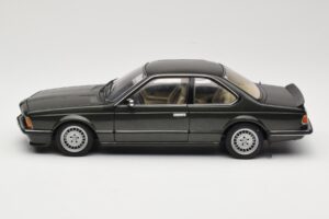 BMW 635 CSi E24 Malachit Green Metallic AUTOart 1:18 70522 Kovina – slika 4 od 8