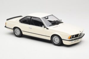BMW 635 CSi E24 Bela Minichamps 1:18 155028102 Kovina – slika 4 od 6