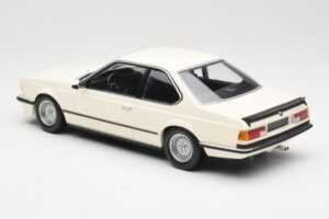 BMW 635 CSi E24 Bela Minichamps 1:18 155028102 Kovina – slika 5 od 6