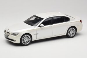 BMW 7 Series F02 760Li Brilliant White Kyosho 1:18 08783BRW Kovina