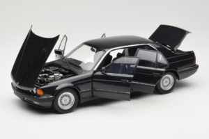 BMW 730i E32 Black Metallic Minichamps 1:18 100023002 Kovina – slika 2 od 8