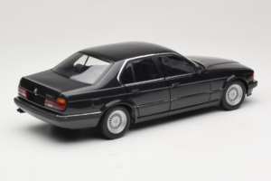 BMW 730i E32 Black Metallic Minichamps 1:18 100023002 Kovina – slika 3 od 8