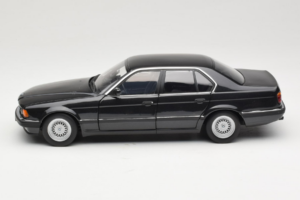 BMW 730i E32 Black Metallic Minichamps 1:18 100023002 Kovina – slika 4 od 8