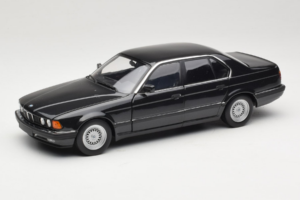BMW 730i E32 Black Metallic Minichamps 1:18 100023002 Kovina
