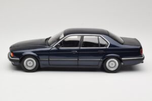 BMW 730i E32 Modra Metallic Minichamps 1:18 100023006 Kovina – slika 4 od 8
