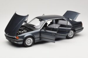 BMW 730i E32 Grey Metallic Minichamps 1:18 100023005 Kovina – slika 2 od 8