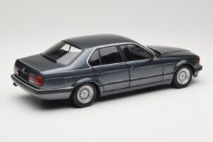 BMW 730i E32 Grey Metallic Minichamps 1:18 100023005 Kovina – slika 3 od 8