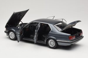 BMW 730i E32 Grey Metallic Minichamps 1:18 100023005 Kovina – slika 5 od 8