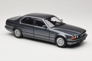 BMW 730i E32 Grey Metallic Minichamps 1:18 100023005 Kovina – slika 6 od 8