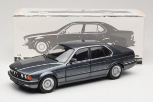 BMW 730i E32 Grey Metallic Minichamps 1:18 100023005 Kovina – slika 8 od 8