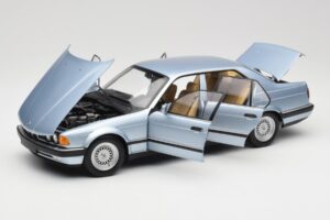 BMW 730i E32 Svetlo Modra Metallic Minichamps 1:18 100023008 Kovina – slika 2 od 8