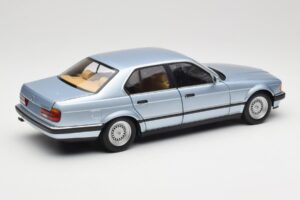 BMW 730i E32 Svetlo Modra Metallic Minichamps 1:18 100023008 Kovina – slika 3 od 8