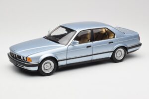 BMW 730i E32 Svetlo Modra Metallic Minichamps 1:18 100023008 Kovina