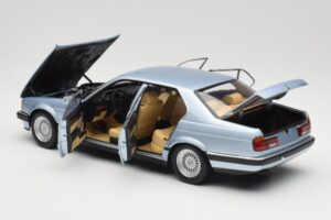 BMW 730i E32 Svetlo Modra Metallic Minichamps 1:18 100023008 Kovina – slika 5 od 8