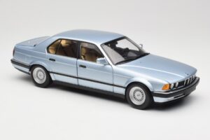 BMW 730i E32 Svetlo Modra Metallic Minichamps 1:18 100023008 Kovina – slika 6 od 8
