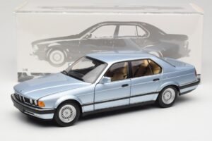 BMW 730i E32 Svetlo Modra Metallic Minichamps 1:18 100023008 Kovina – slika 8 od 8