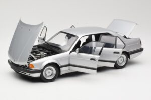 BMW 730i E32 Srebrna Minichamps 1:18 100023000 Kovina – slika 2 od 8