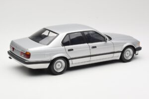 BMW 730i E32 Srebrna Minichamps 1:18 100023000 Kovina – slika 3 od 8