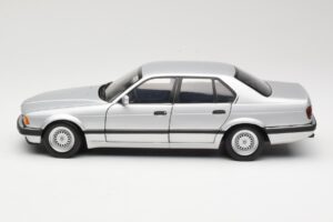 BMW 730i E32 Srebrna Minichamps 1:18 100023000 Kovina – slika 4 od 8