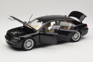 BMW 760Li E66 Individual Črn Kyosho 1:18 08573RB Kovina – slika 2 od 8